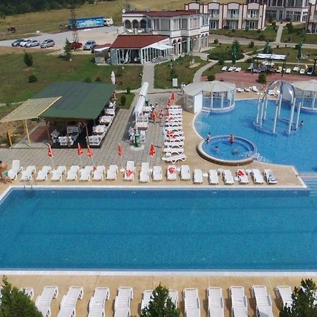Апартаментен Туристически Комплекс Аква Терми Krasnovo Exteriör bild