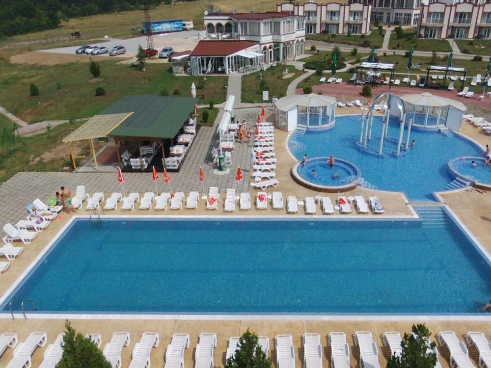 Апартаментен Туристически Комплекс Аква Терми Krasnovo Exteriör bild